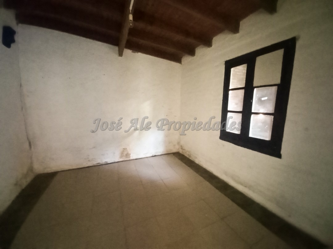 Imagen 8 de Se encuentra ubicada en calle At. Sierra a 150 mts de Luis Alberto de Herrera, con servicios próximos.