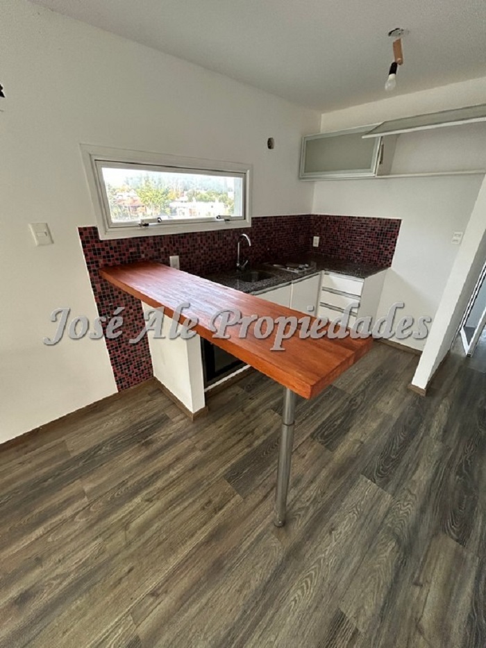 Imagen 3 de Hermoso departamento, a solo metros de Rambla Costanera, zona residencial.