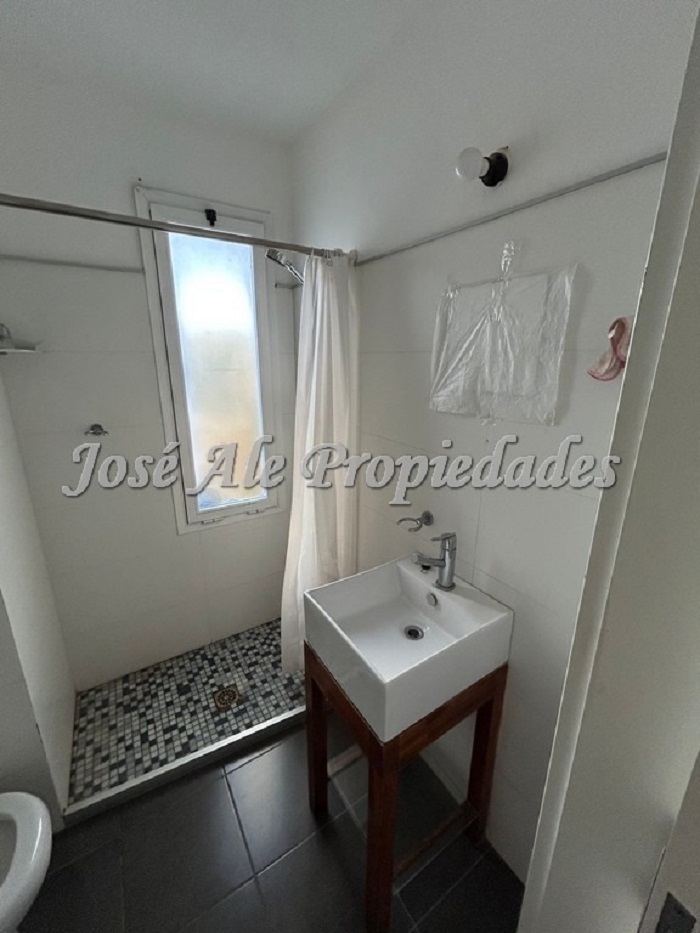 Imagen 8 de Hermoso departamento, a solo metros de Rambla Costanera, zona residencial.