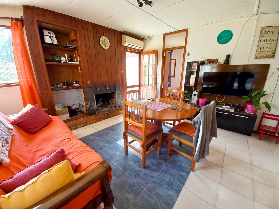 Imagen 4 de Muy linda y luminosa casa ubicada a pocas cuadras de la rambla costanera y próxima a todos los servicios.