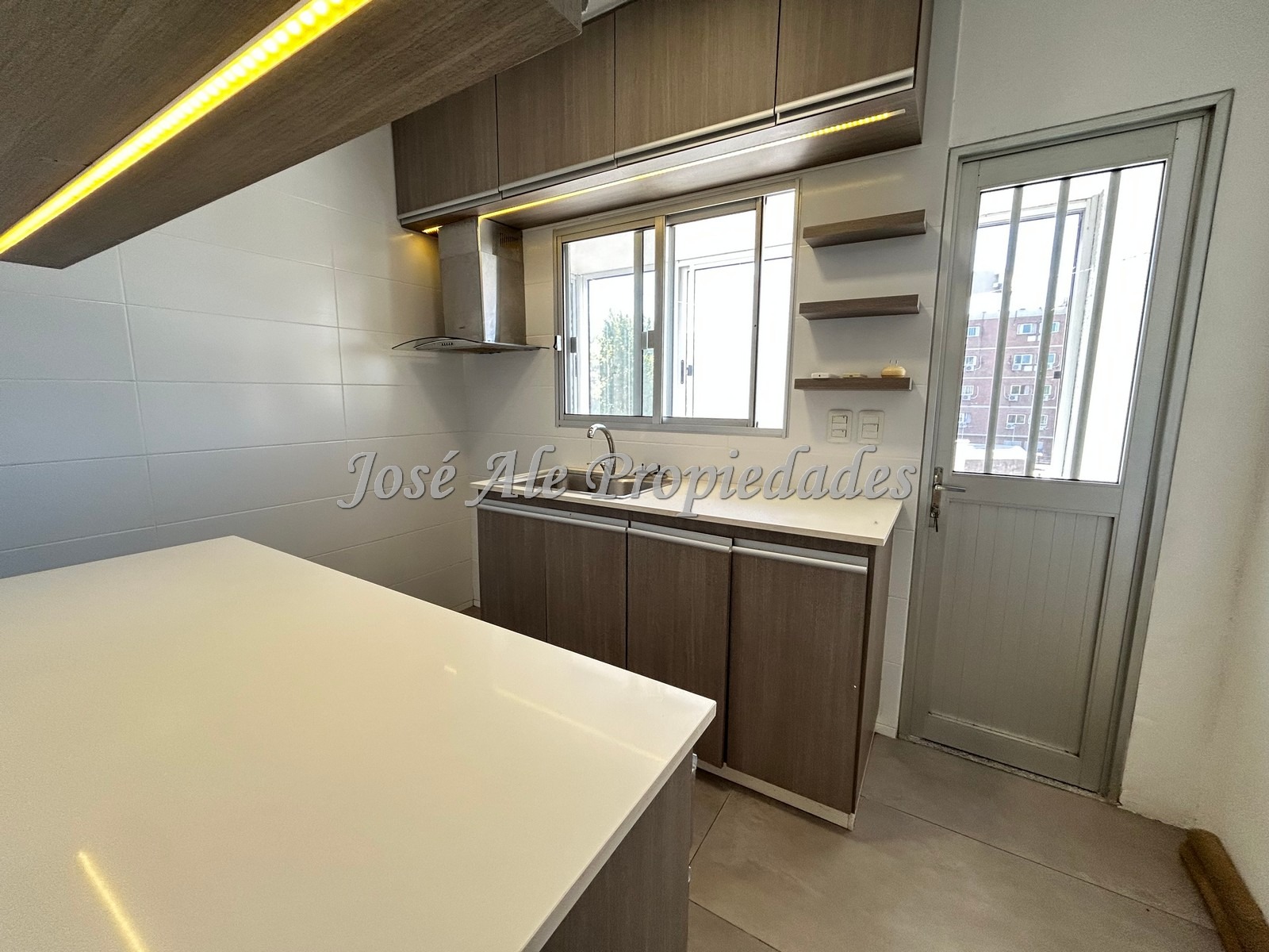 Imagen 6 de EN VENTA NUEVO PRECIO Hermoso apartamento de 3 dormitorios y 2 baños, ubicado en Avda. Principal de Colonia del Sacramento.
