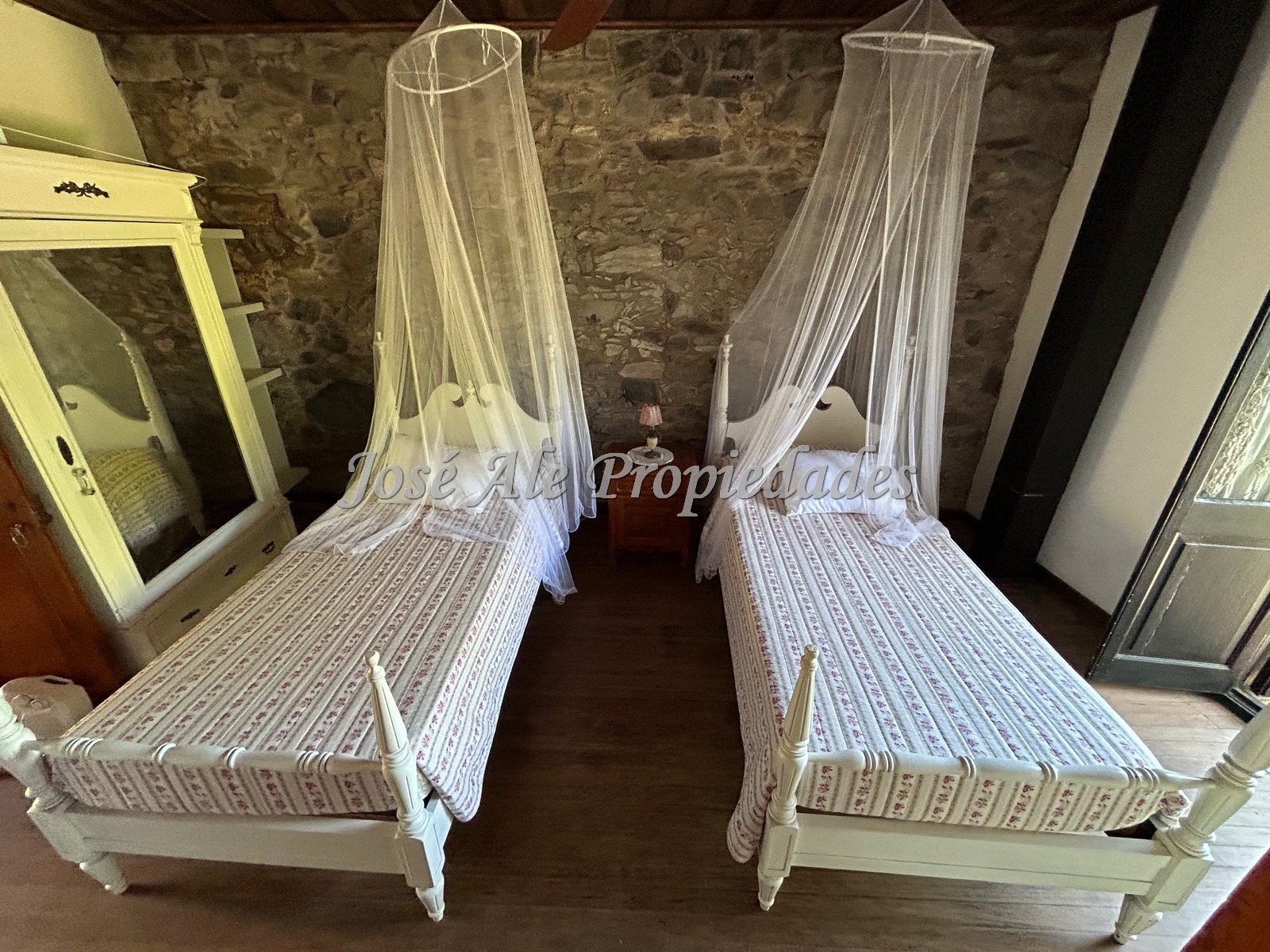 Imagen 7 de Propiedad amoblada con reciclaje arquitectónico con estilo colonial, Colonia.