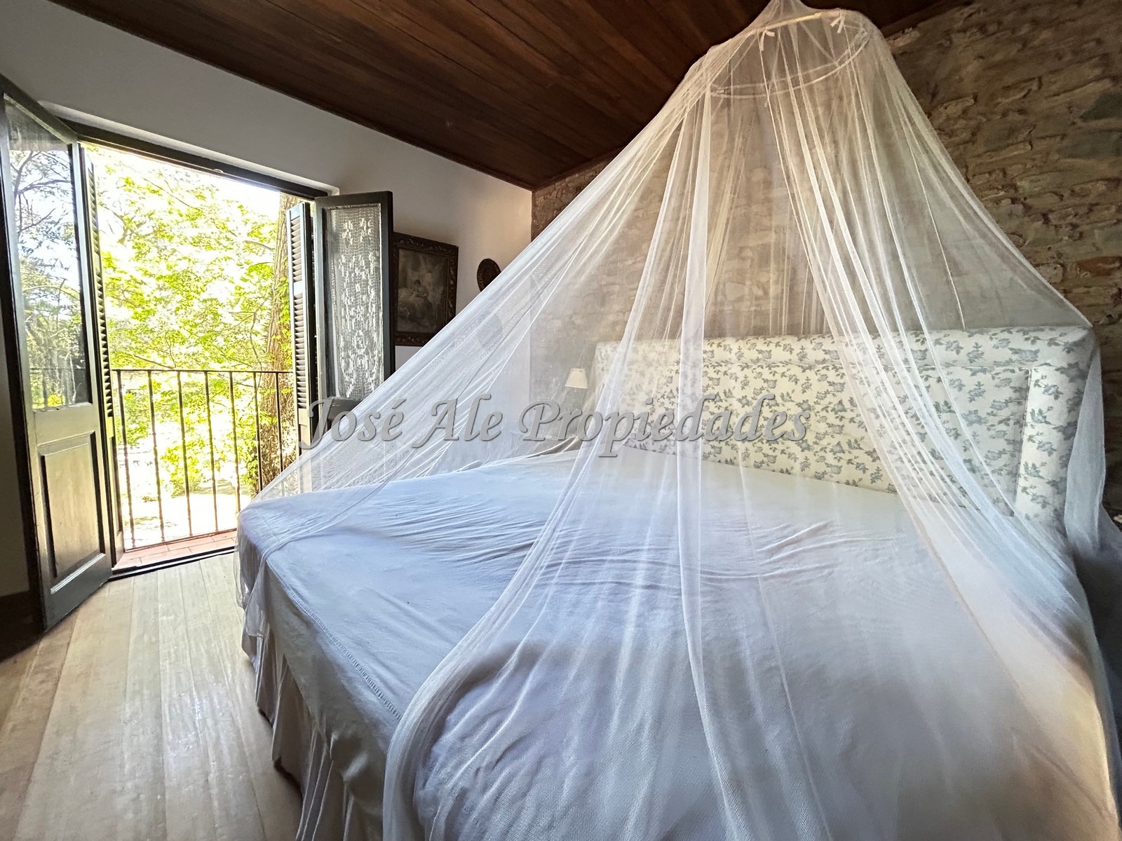 Imagen 7 de EN ALQUILER Propiedad amoblada con reciclaje arquitectónico con estilo colonial, Colonia.