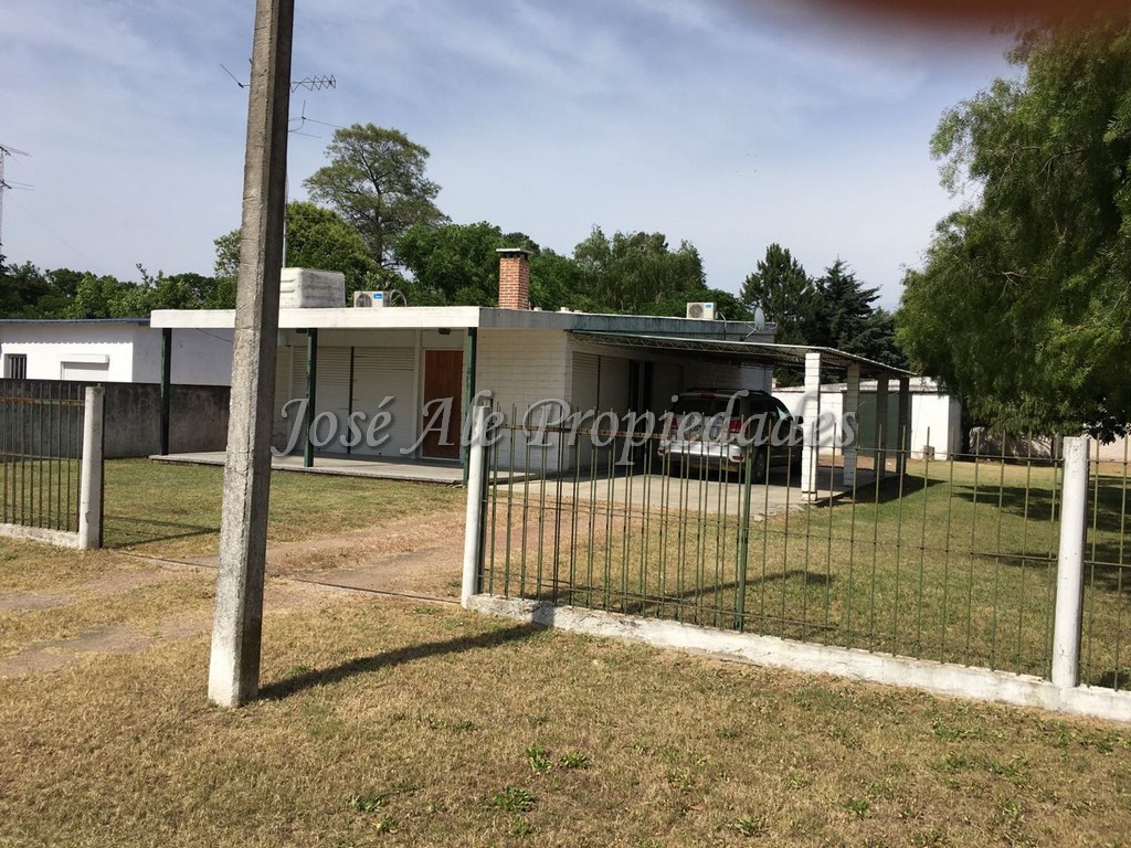 Imagen 1 de Hermosa casa en Puerto Conchillas a 50 metros de la costa.