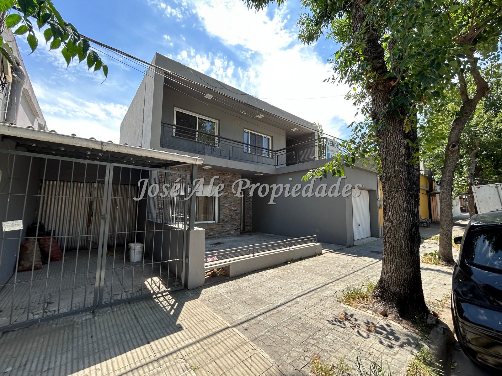 Imagen 2 de Propiedad de 3 dormitorios, ubicada próxima al centro de la ciudad, a metros de 2 avenidas, Colonia.