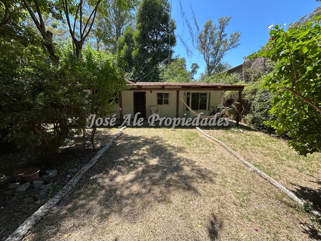 Imagen 2 de Pintoresca casa de 3 dormitorios en balneario El Ensueño, a 150m de la playa.