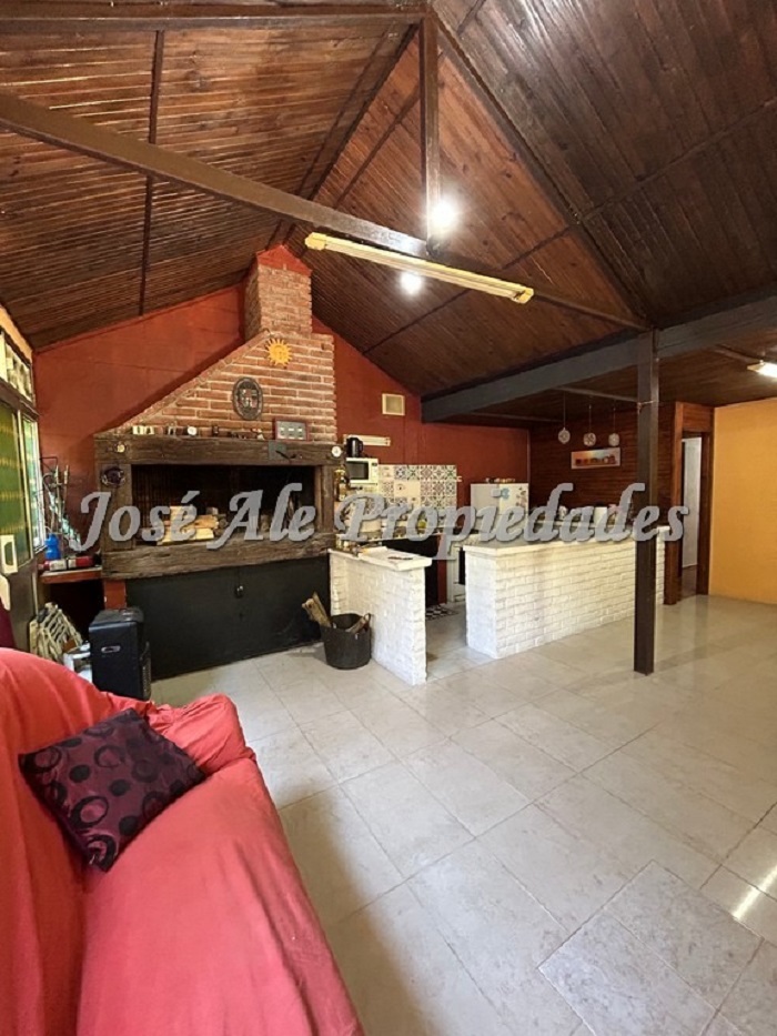 Imagen 5 de Pintoresca casa de 3 dormitorios en balneario El Ensueño, a 150m de la playa.