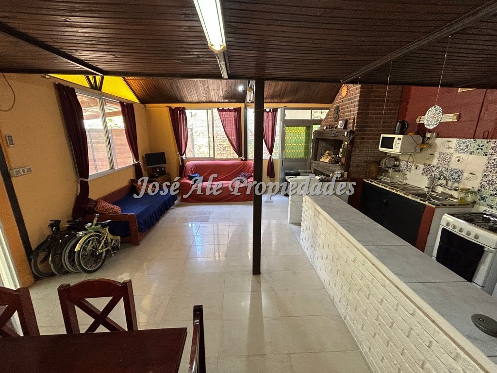 Imagen 6 de Pintoresca casa de 3 dormitorios en balneario El Ensueño, a 150m de la playa.