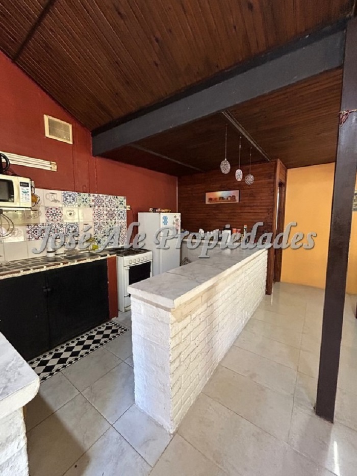 Imagen 8 de Pintoresca casa de 3 dormitorios en balneario El Ensueño, a 150m de la playa.