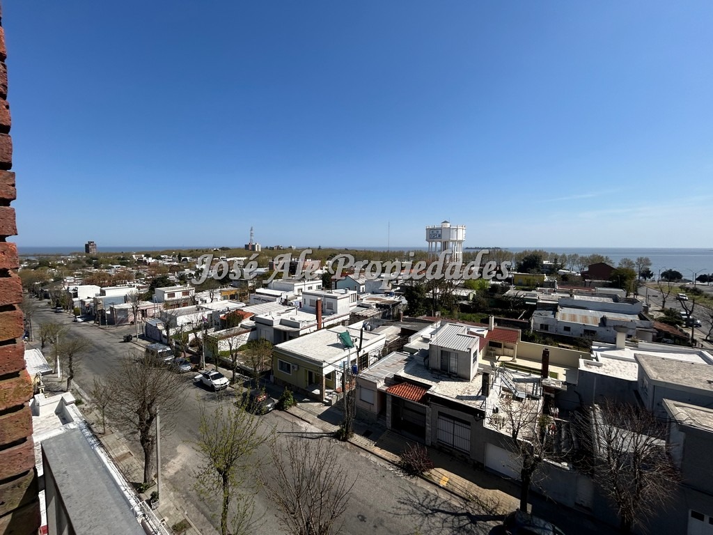 Imagen 10 de Apartamento de 3 dormitorios con magnifica vista a la ciudad tanto de día como de noche ubicado sobre Baltazar Brum, a 1 cuadra de la Rambla.