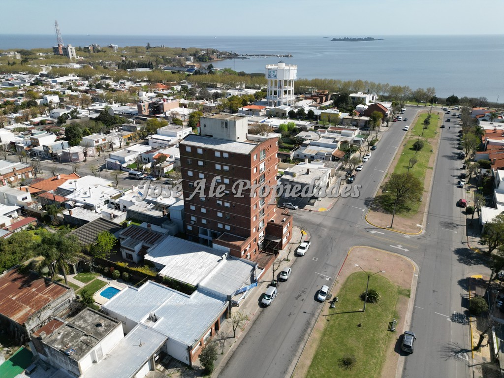 Imagen 2 de Apartamento de 3 dormitorios con magnifica vista a la ciudad tanto de día como de noche ubicado sobre Baltazar Brum, a 1 cuadra de la Rambla.