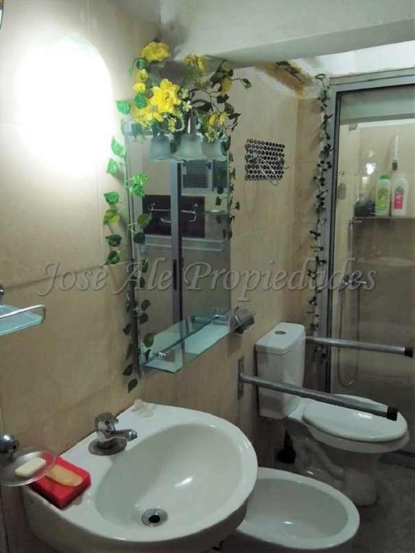 Imagen 2 de Casa ubicada en la ciudad de Carmelo. Con 464 m2 de superficie y 76 m2 edificados.