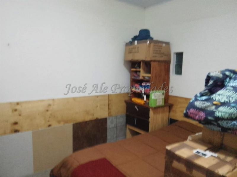 Casa ubicada en la ciudad de Carmelo. Con 464 m2 de superficie y 76 m2 edificados.