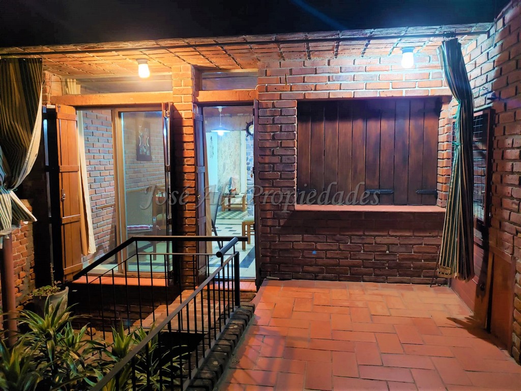 Imagen 5 de Espectacular propiedad reciclada ubicada en primera línea de la rambla del casco histórico.