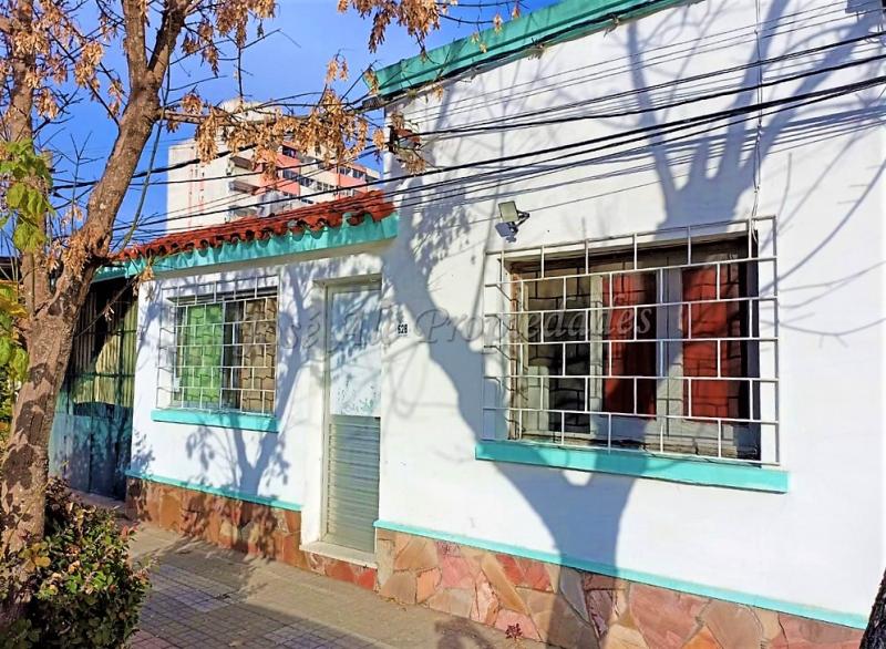 ¡OPORTUNIDAD DE INVERSION !! Casa en estratégico punto de la ciudad de colonia.