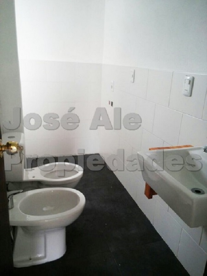 Imagen 5 de Muy linda propiedad en Real de San Carlos, a pasos de todos los servicios y de transporte público, Zona de UDE.