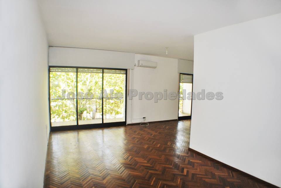 Imagen 3 de Estupendo Departamento a 100 m de Rambla y Playas de Colonia, se encuentra a pasos de todos los servicios y en excelente estado.