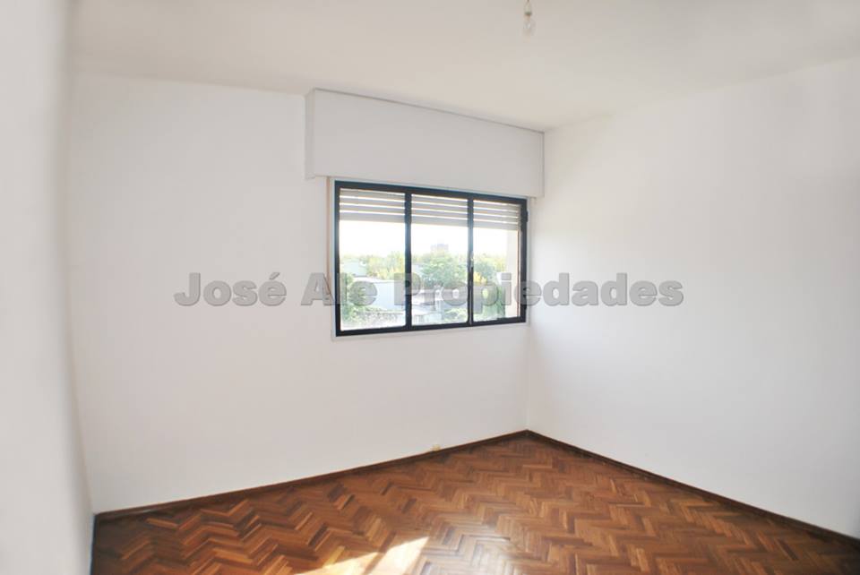 Imagen 5 de Estupendo Departamento a 100 m de Rambla y Playas de Colonia, se encuentra a pasos de todos los servicios y en excelente estado.