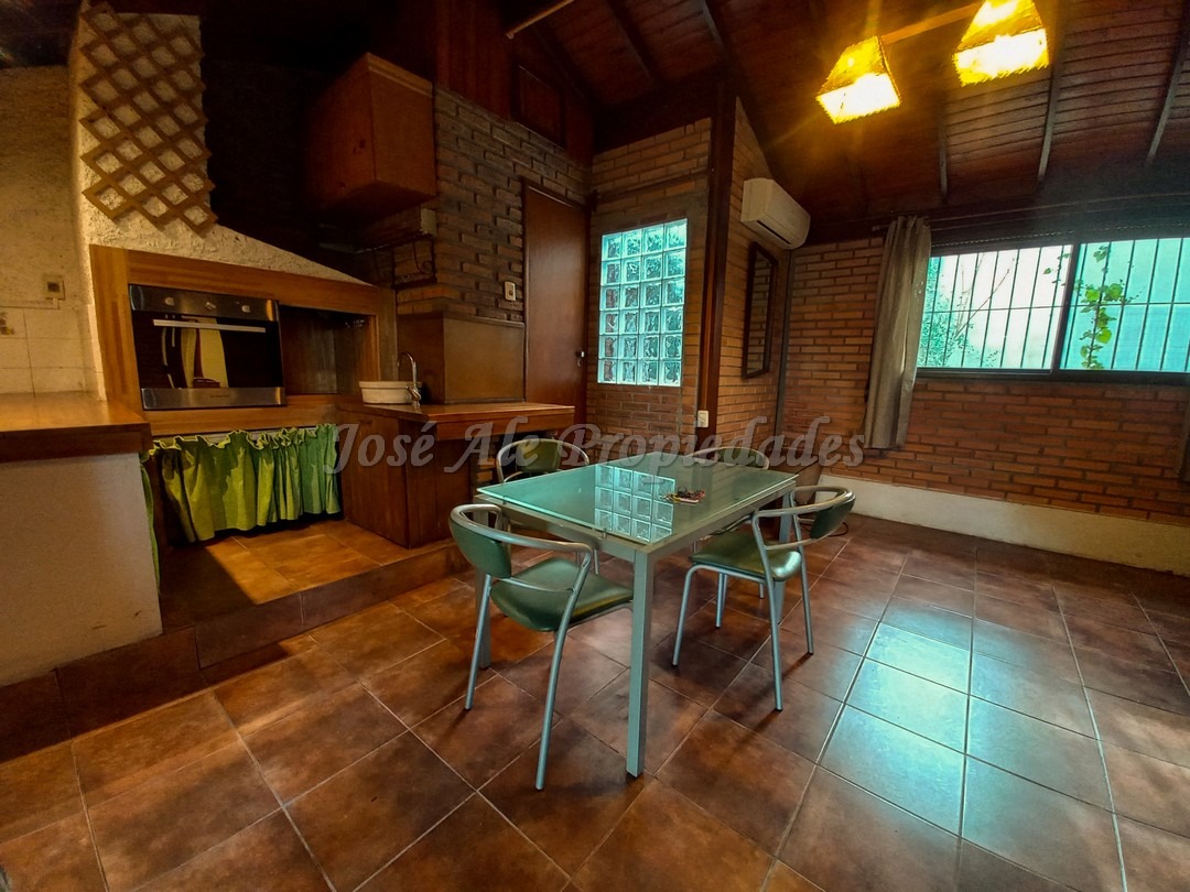 Imagen 5 de Hermosa y coqueta propiedad a solo metros de Rambla costanera, ubicada en zona residencial.