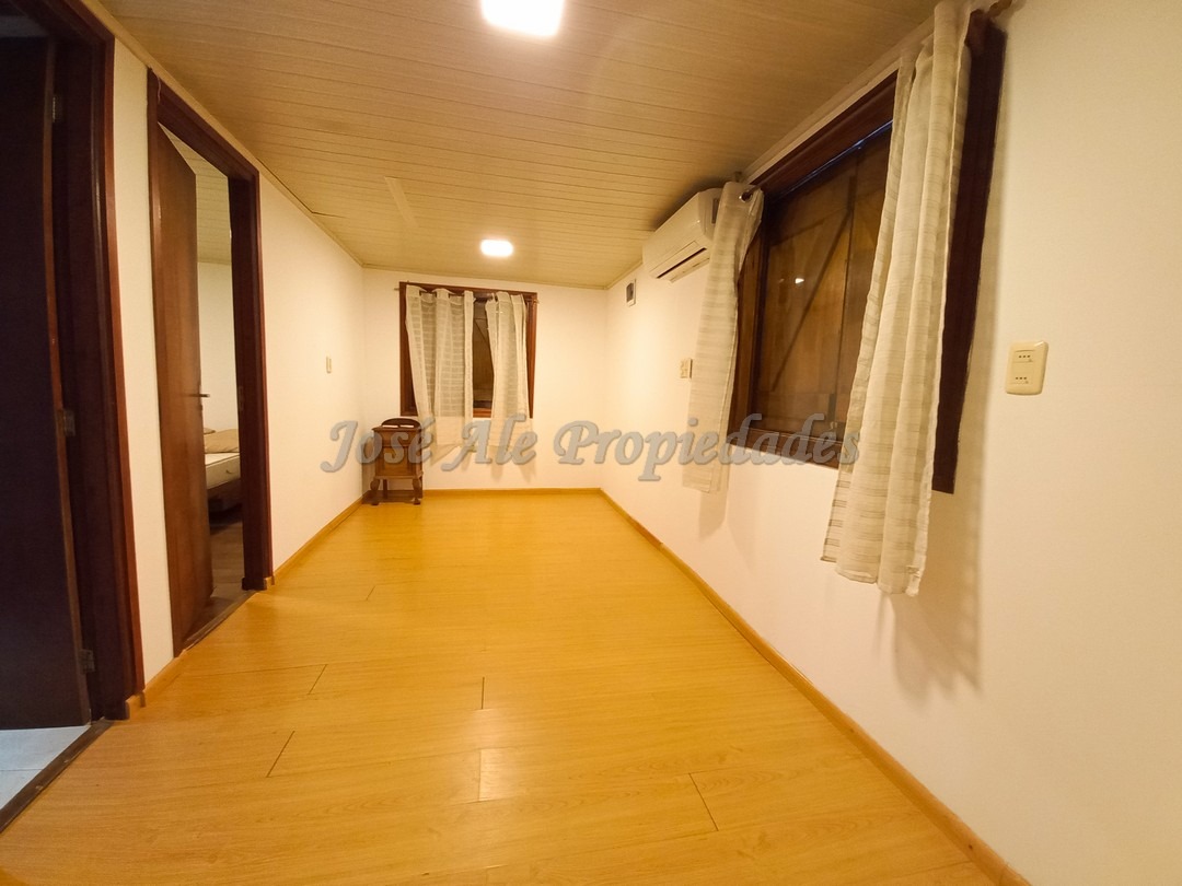 Imagen 8 de Hermosa y coqueta propiedad a solo metros de Rambla costanera, ubicada en zona residencial.