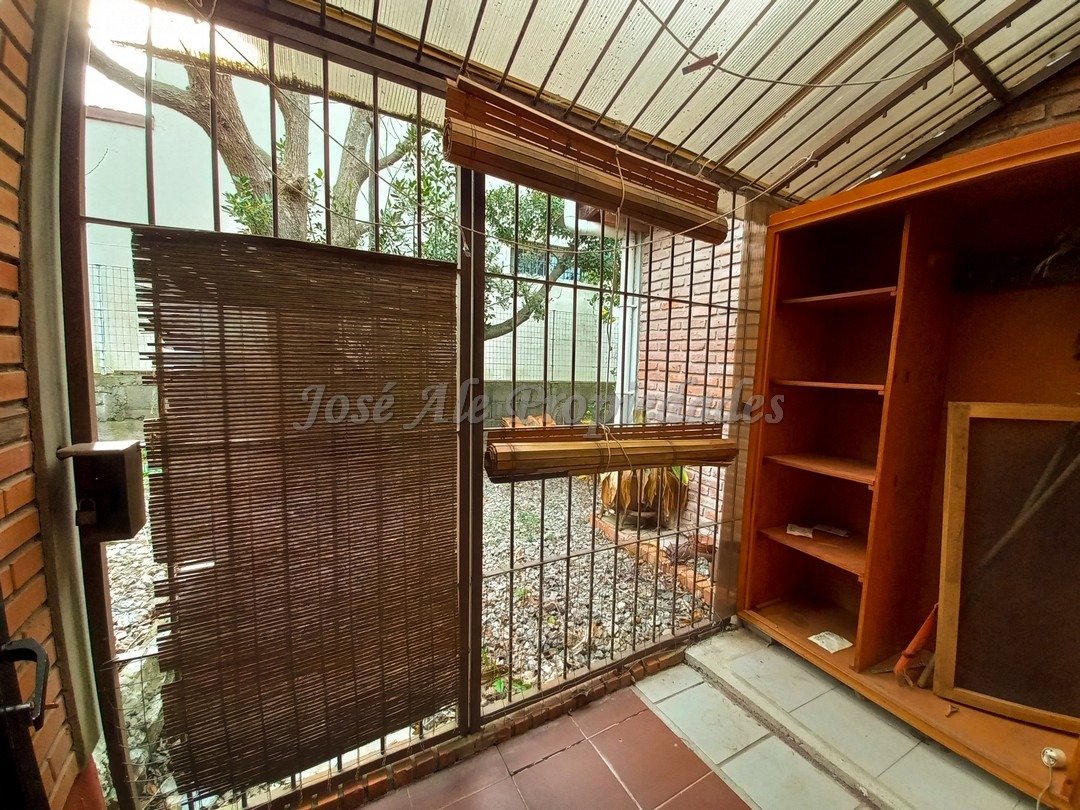 Imagen 9 de Hermosa y coqueta propiedad a solo metros de Rambla costanera, ubicada en zona residencial.