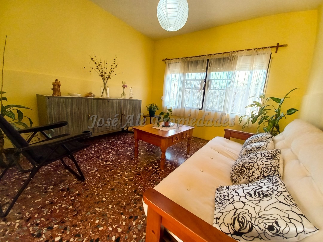 Imagen 4 de Confortable casa en amplio terreno ubicado  sobre calle Blanes Viales a pocos metros de rambla costanera.