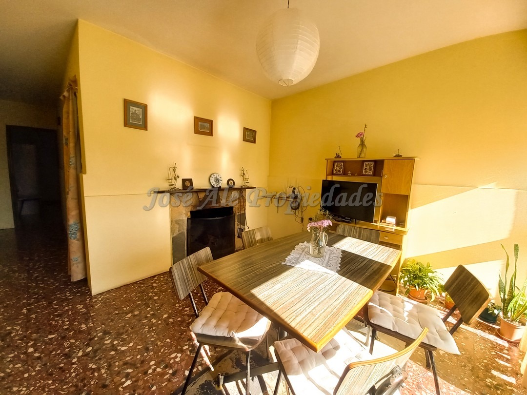 Imagen 6 de Confortable casa en amplio terreno ubicado  sobre calle Blanes Viales a pocos metros de rambla costanera.