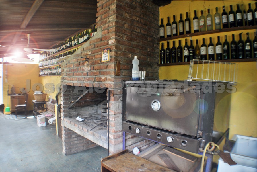 Imagen 8 de Hermosa Propiedad ubicada en pleno centro de Colonia del Sacramento, a pasos de todos los servicios y a corta distancia de Rambla Costanera.