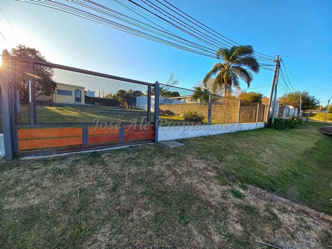 Imagen 1 de Casa con buena iluminación en amplio terreno de 608m2.