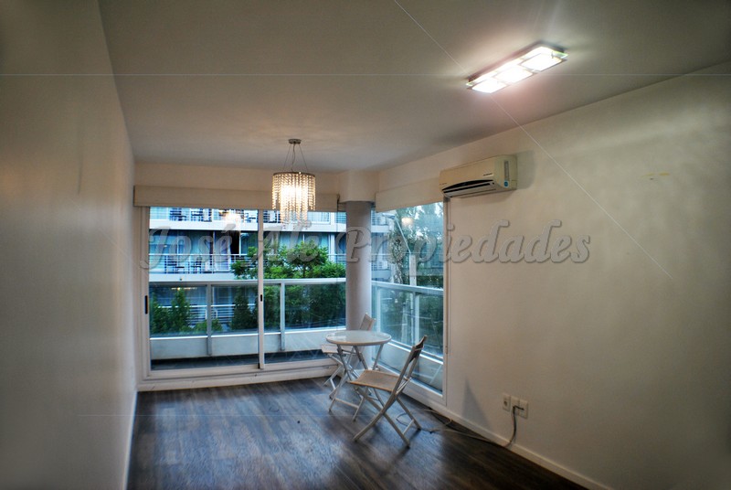 Imagen 4 de Hermoso departamento, a solo metros de Rambla Costanera, zona residencial.