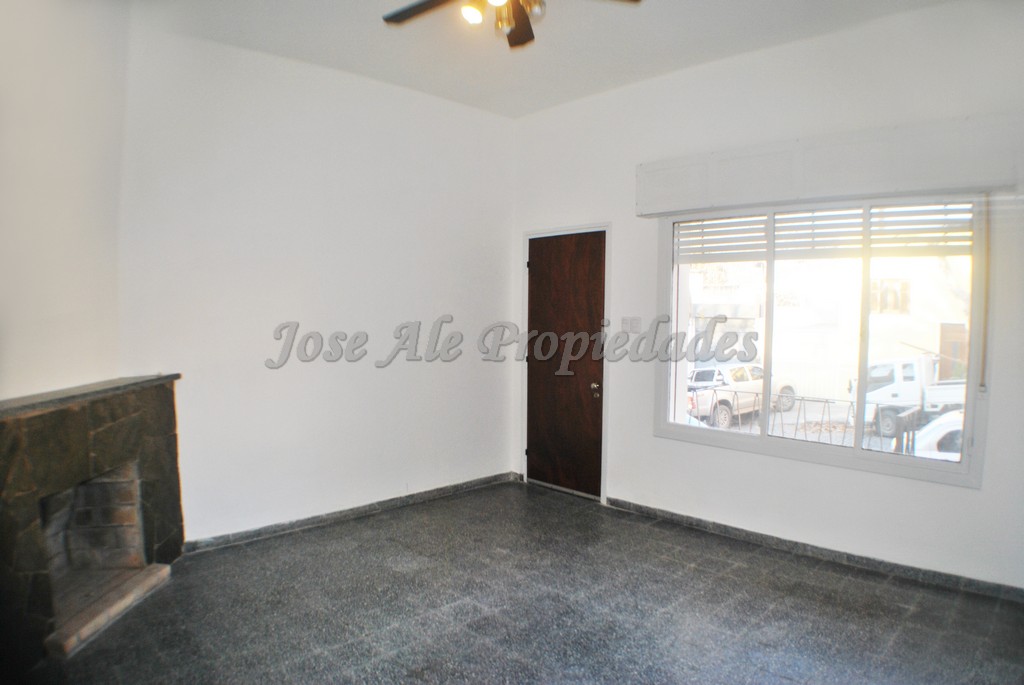 Imagen 2 de Excelente propiedad con estratégica ubicación en pleno centro de Colonia del Sacramento, ideal para estudio, consultorios o vivienda.