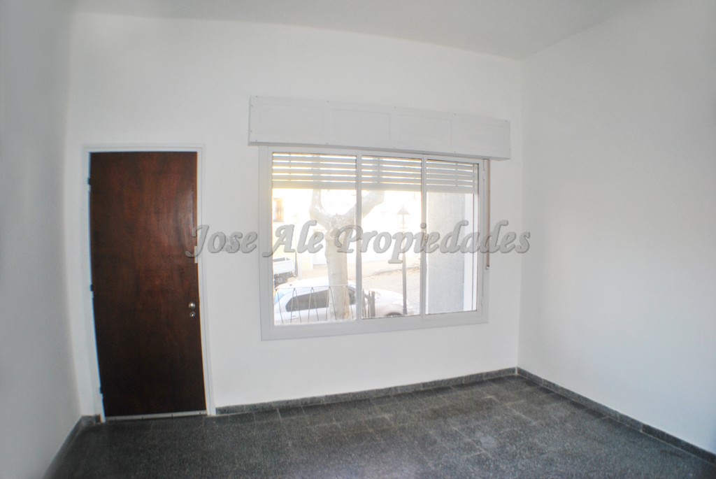 Imagen 4 de Excelente propiedad con estratégica ubicación en pleno centro de Colonia del Sacramento, ideal para estudio, consultorios o vivienda.
