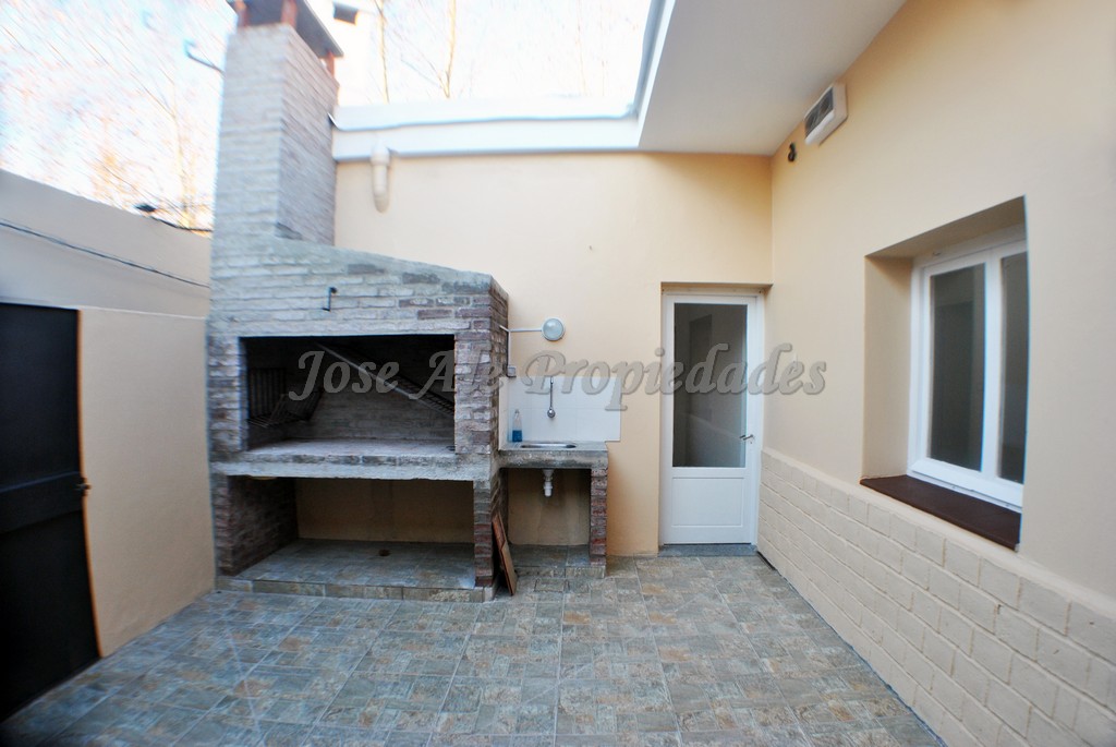 Imagen 9 de Excelente propiedad con estratégica ubicación en pleno centro de Colonia del Sacramento, ideal para estudio, consultorios o vivienda.