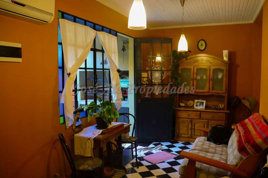 Imagen 8 de Hermosa casa ubicada en pleno centro de la ciudad, a metros del parque de Afe, casco histórico y a pasos de todos los servicios.