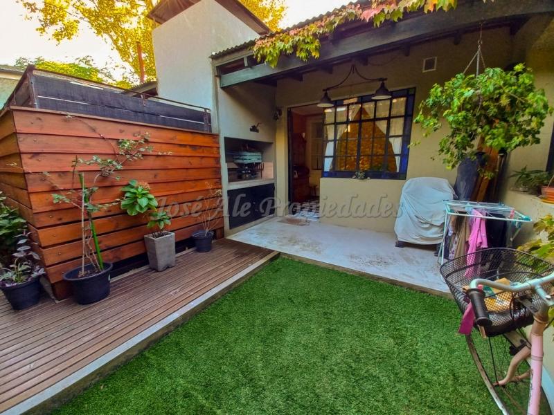 Hermosa casa ubicada en pleno centro de la ciudad, a metros del parque de Afe, casco histórico y a pasos de todos los servicios.