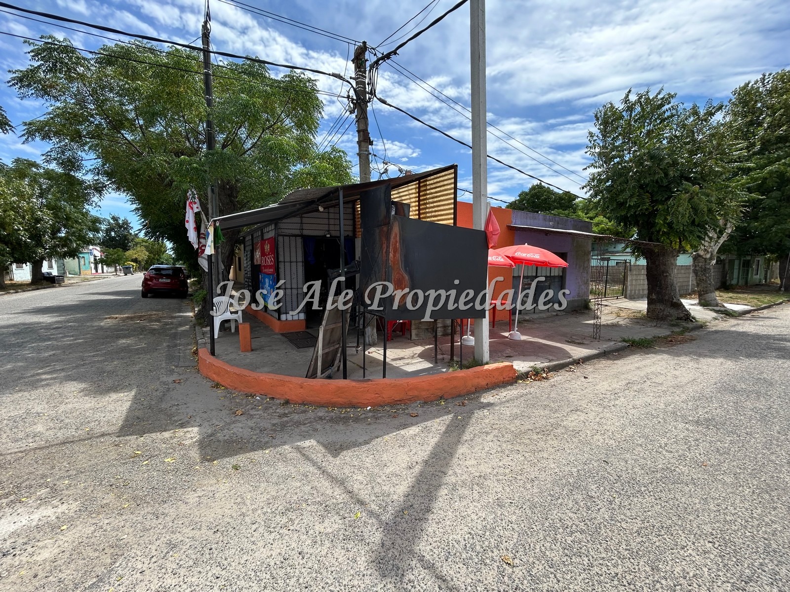 Imagen 10 de OPORTUNIDAD en Juan Lacaze, Colonia! Casa de 3 dormitorios con local independiente generando renta, a 2 cuadras de la playa.