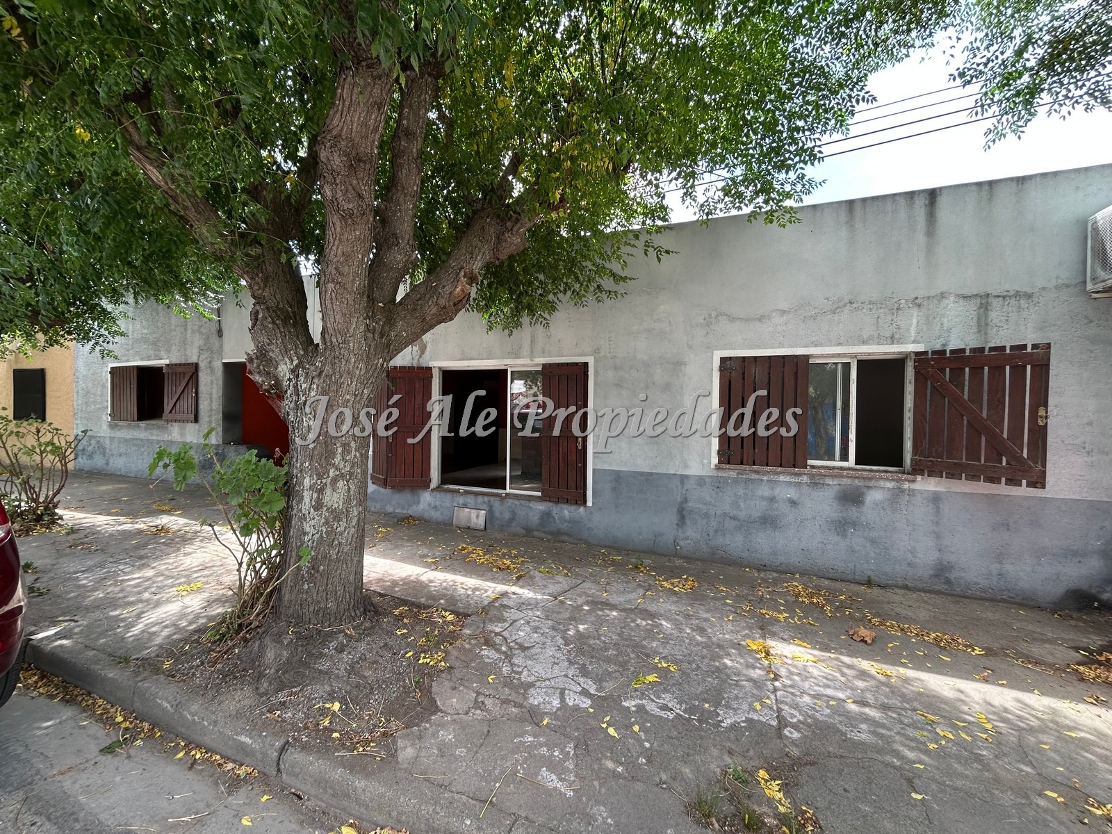 Imagen 9 de OPORTUNIDAD en Juan Lacaze, Colonia! Casa de 3 dormitorios con local independiente generando renta, a 2 cuadras de la playa.