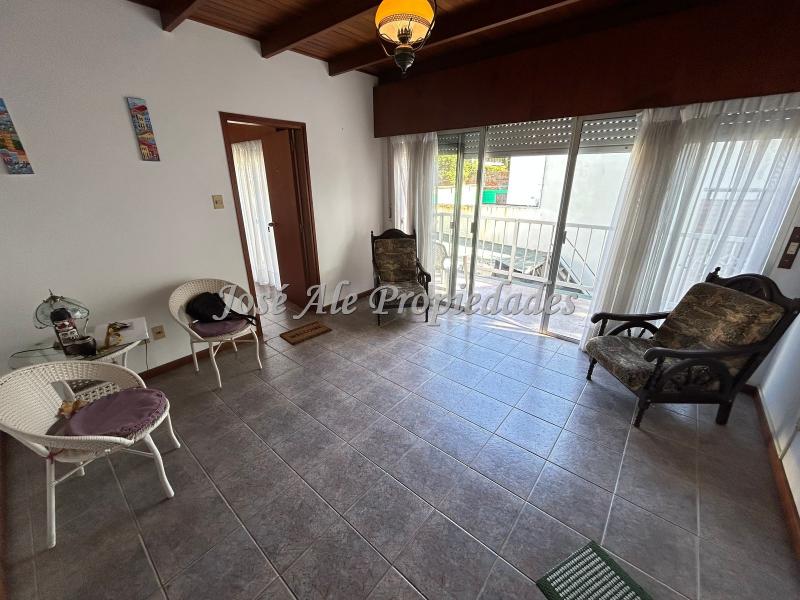 Se trata de 2 apartamentos de 1 dormitorio ubicados en el centro de la ciudad.