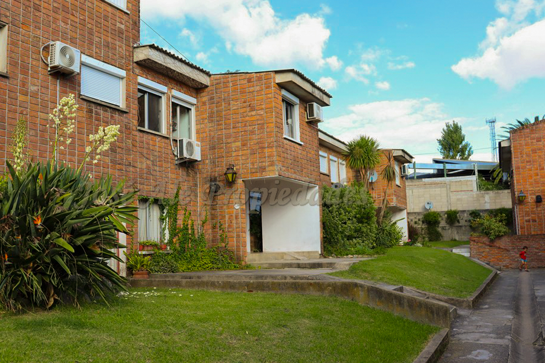 Imagen 10 de Hermosa vivienda ubicada en complejo sobre calle Eugenio Arauz.