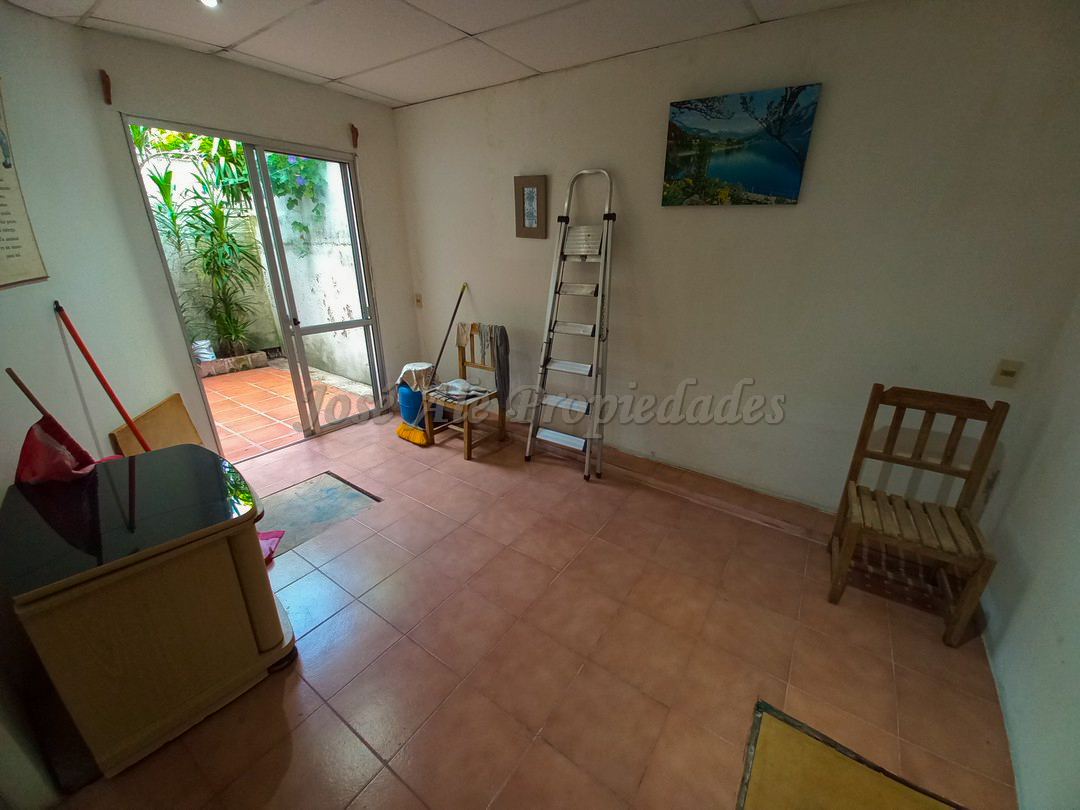 Imagen 7 de Hermosa vivienda ubicada en complejo sobre calle Eugenio Arauz.