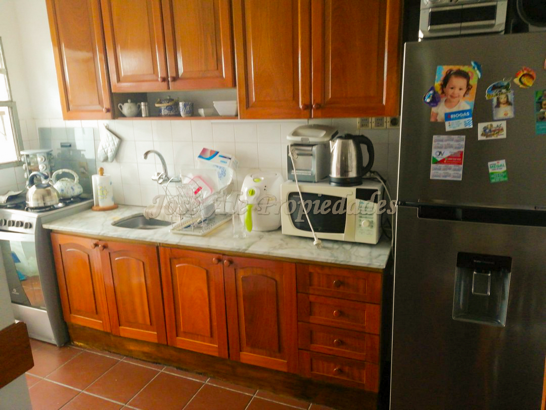 Imagen 4 de Muy lindo departamento ubicado a pasos del centro y todos los servicios a metros de Gral flores.