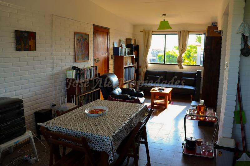 Vivienda en Complejo INVE, a metros de Colonia Shopping y zona comercial Tres Avenidas, a pasos de todos los servicios.