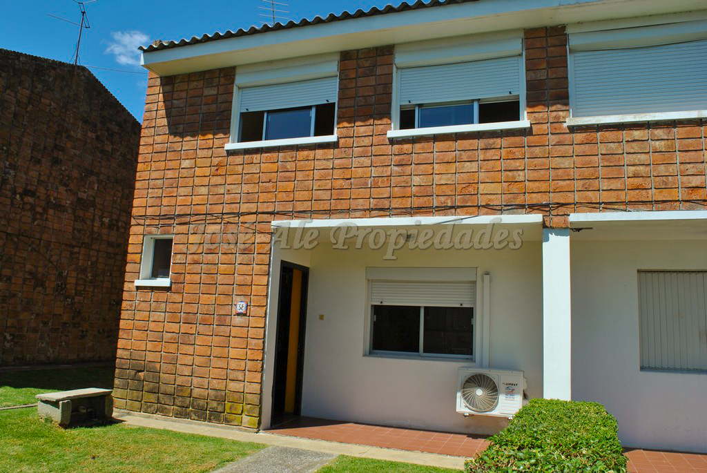 Imagen 1 de Muy linda y cuidada vivienda en zona céntrica.