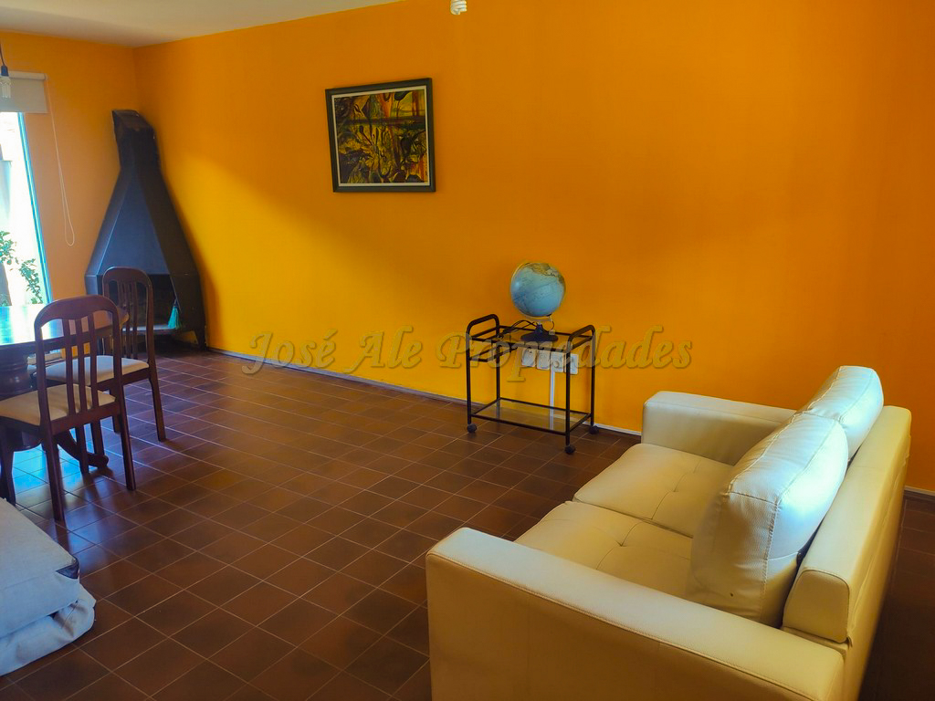 Imagen 4 de Muy linda y cuidada vivienda en zona céntrica.