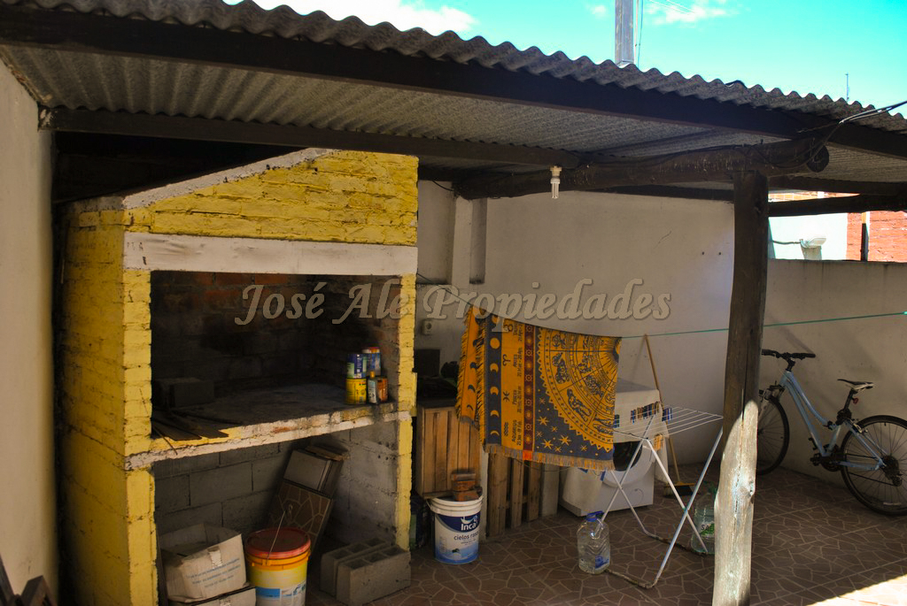 Imagen 9 de Muy linda y cuidada vivienda en zona céntrica.