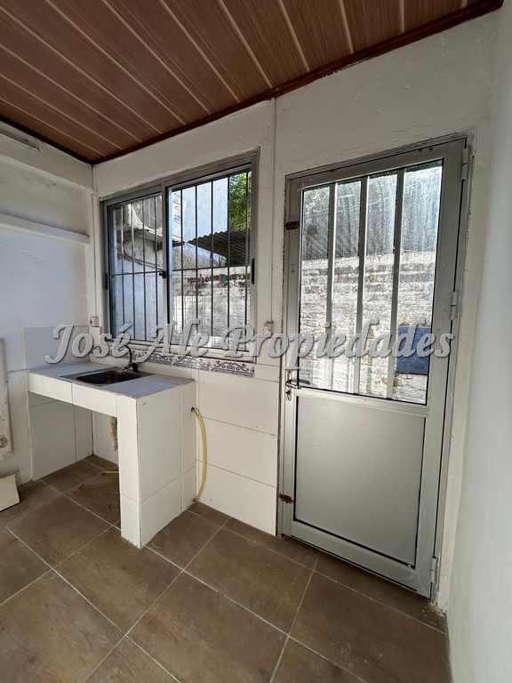 Imagen 9 de Vivienda con departamento ubicada en Complejo habitacional L22.