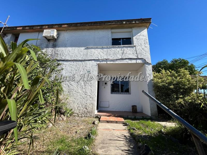 Vivienda con departamento ubicada en Complejo habitacional L22.