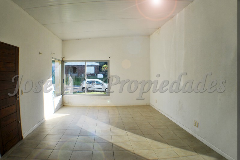 Imagen 4 de Impecable vivienda ubicada en Lomas de San Benito. Linda zona tranquila y a pasos de todos los servicios.