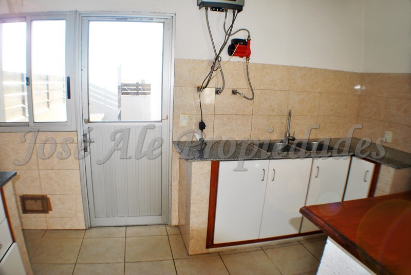 Imagen 5 de Impecable vivienda ubicada en Lomas de San Benito. Linda zona tranquila y a pasos de todos los servicios.