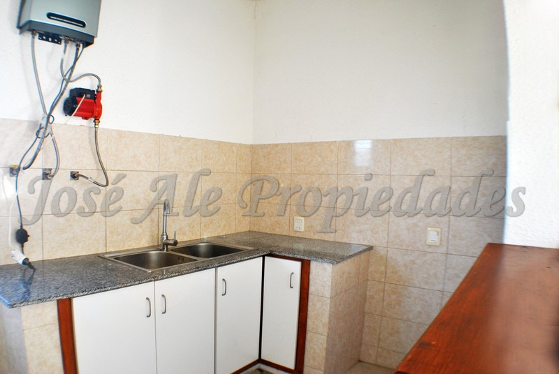 Imagen 6 de Impecable vivienda ubicada en Lomas de San Benito. Linda zona tranquila y a pasos de todos los servicios.
